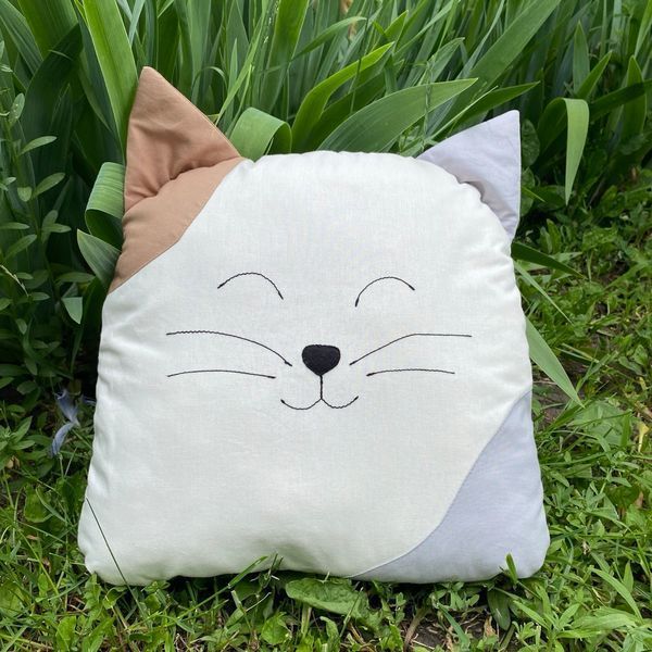 Подушка "Котик бежевий", декоративна подушка, подушка ручної роботи P - 01 фото